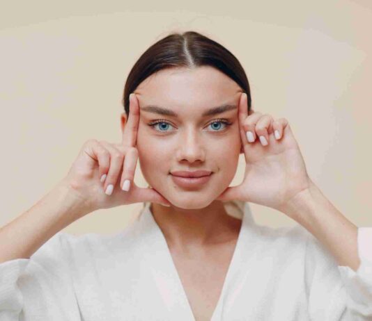 Exercices faciaux pour tonifier la peau